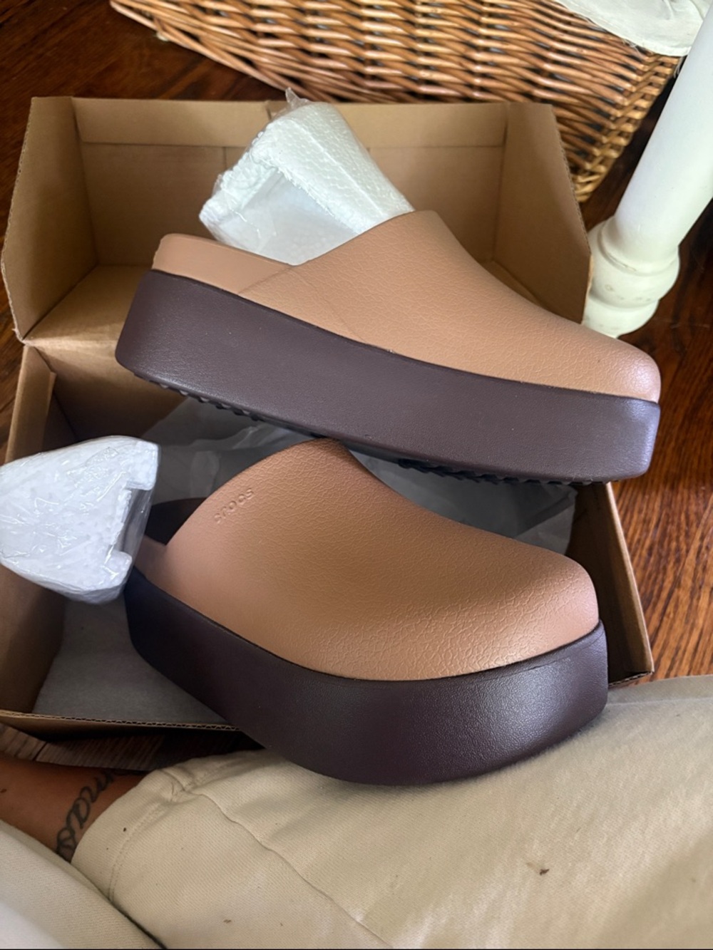 Crocs Dylan Women’s Platform Clogs in Taupe and Dark Brown new